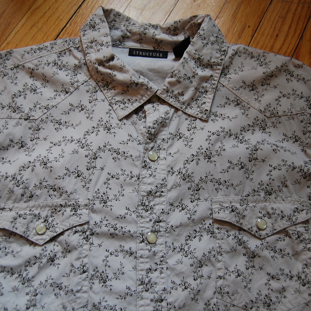 men's western shirt with pearlized snap buttons
